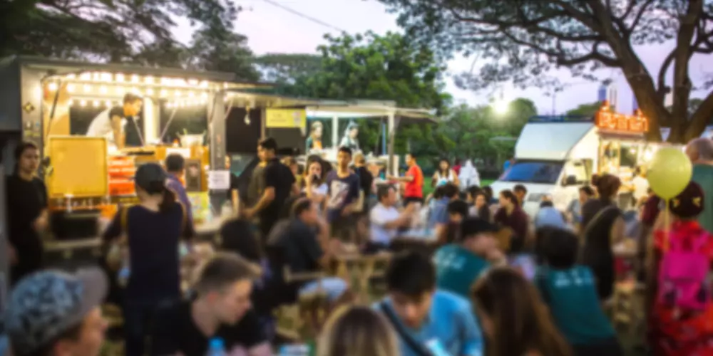 successful food truck with many customers
